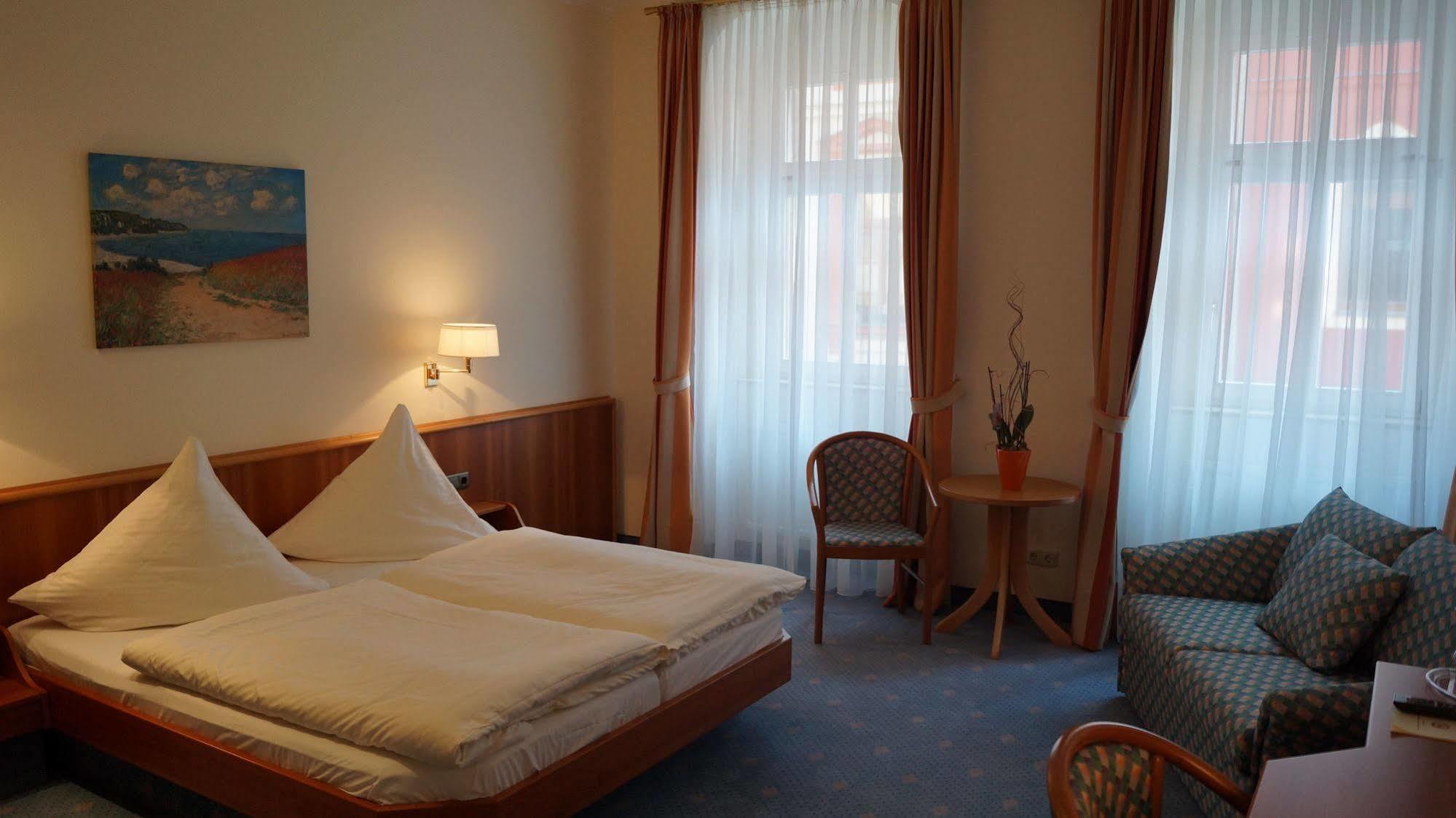 Hotel Goldener Loewe Waldheim Esterno foto