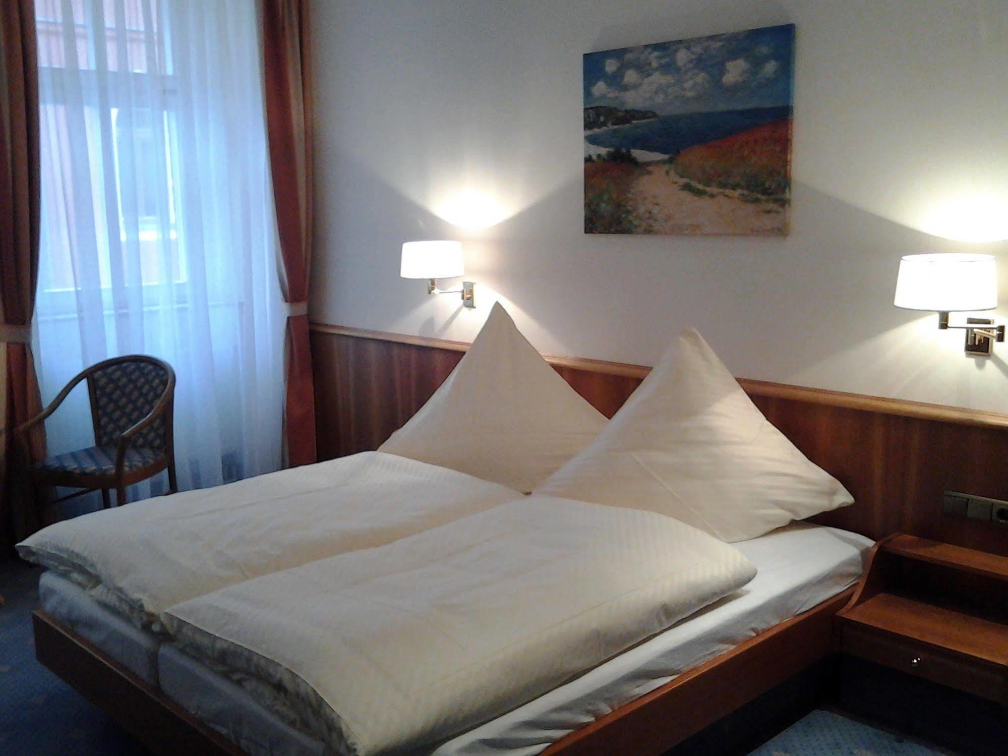 Hotel Goldener Loewe Waldheim Esterno foto